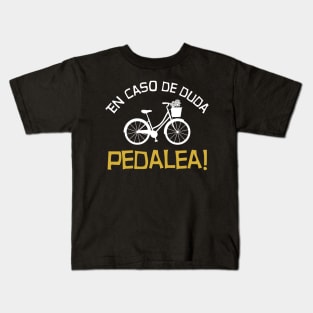 En caso de duda pedalea Kids T-Shirt